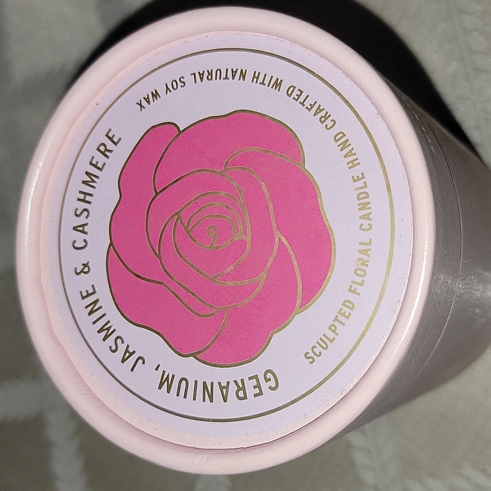 LA FLEUR CASHMERE ROSE CANDLE - Picture 3 of 5